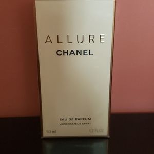 Chanel Allure fragrance